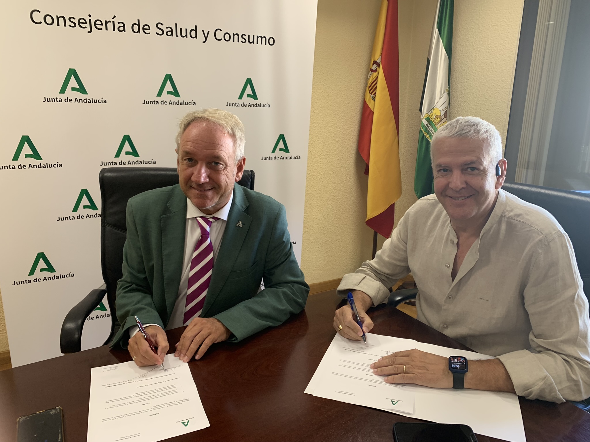 Acuerdo firmado por Gerente SAS, Diego Vargas y Secretario General SATSE Andalucía, José Sánchez